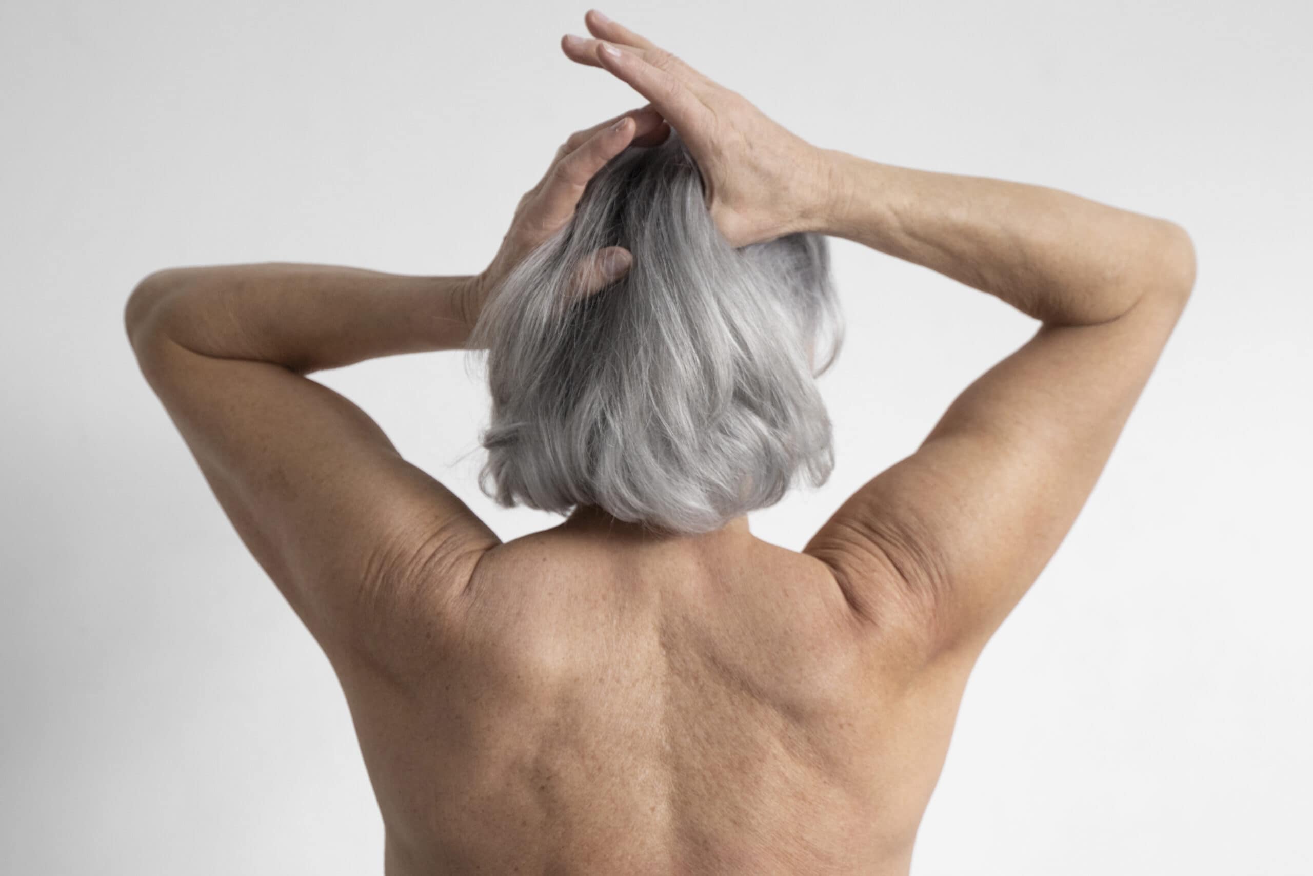 elegant-old-woman-back-portrait (1)